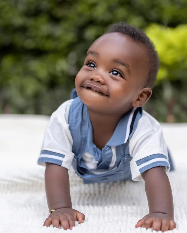 Smiling toddler in a portrait session outdoors